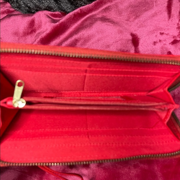 Timberland Women's Leather RFID Zip Around Wallet Clutch with Wristlet Strap - Picture 8 of 10